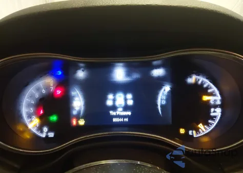 2019 Jeep Grand Cherokee Limited 4X2 z USA, uszkodzony, nr VIN 1C4RJEBG1KC851379